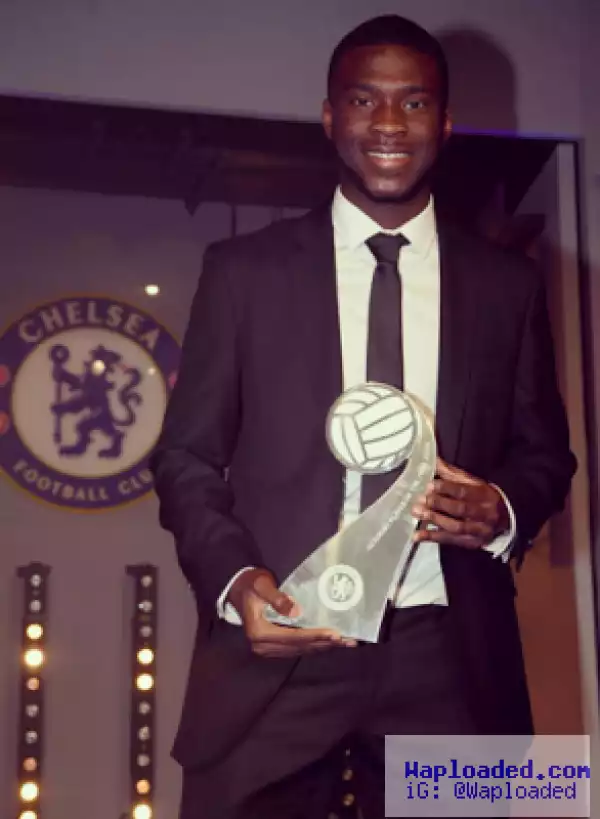 Nigerian footballer, Fikayo Tomori, wins Chelsea Academy Player of the Year